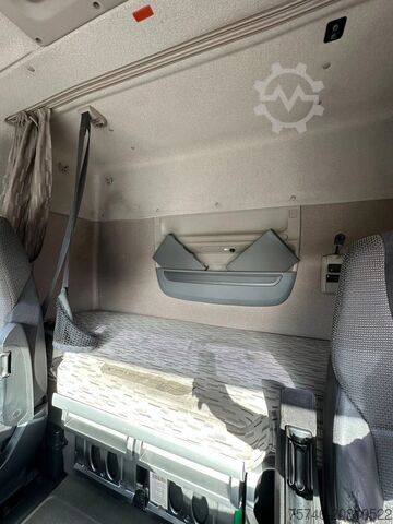 Tarpaulin DAF XF 106.440 DAF XF 106 440 BL 4x2 *SpaceCab *Pri...