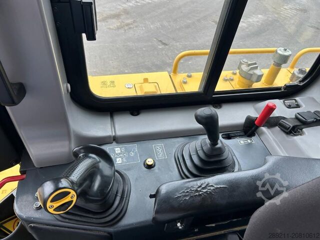 Egaliseermachine Komatsu D 65 WX-18