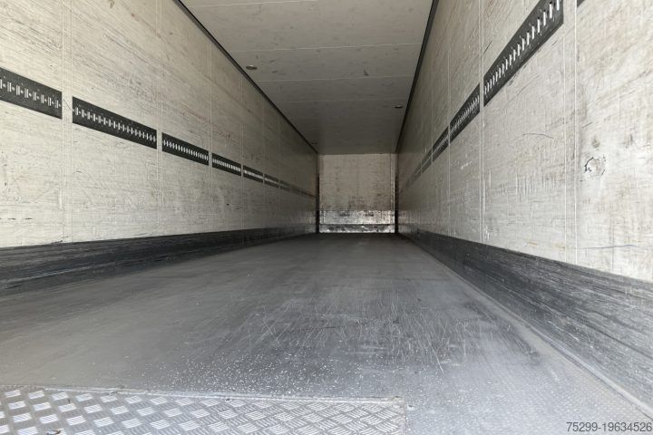 Koffer oplegger Schmitz Cargobull SK024/27 Koffer / Swiss-Vehicle