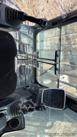 Tracked Excavator Hyundai HX520AL