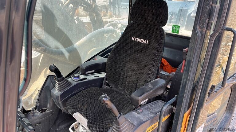 Tracked Excavator Hyundai HX520AL