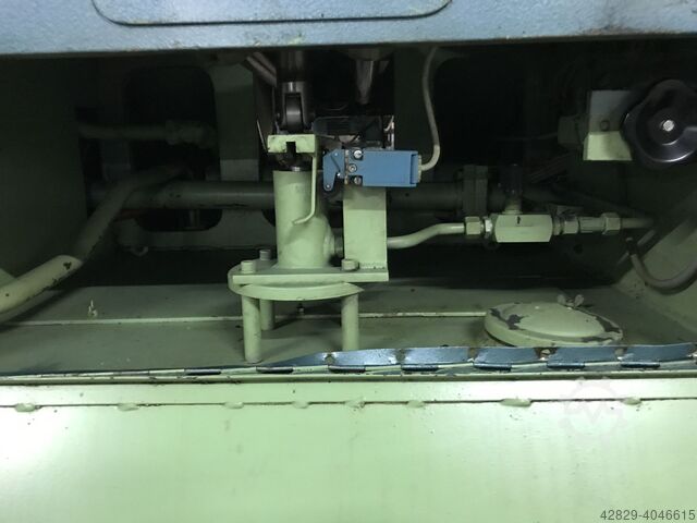 Półautomatyczny nóż trzynożowy Sperr & Lechner Hydromat SL III M-900