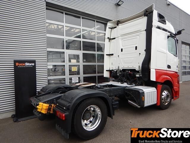 Standard tractor unit Actros 1846 LS
