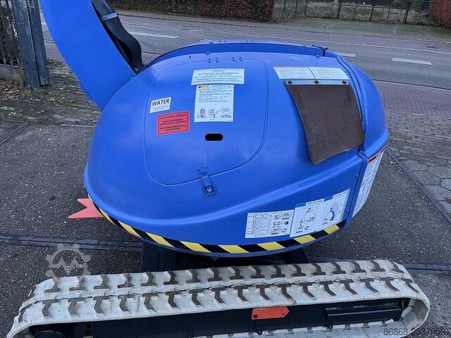 Very neat articulated boom lift on tracks Maeda HF070R-2 MAEDA HF070R-2