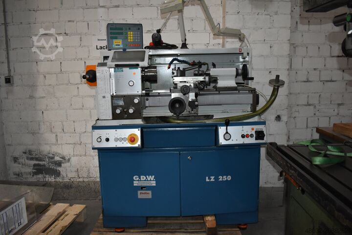 Center lathe GDW LZ 250 Leit- und Zugspindeldrehmaschine
