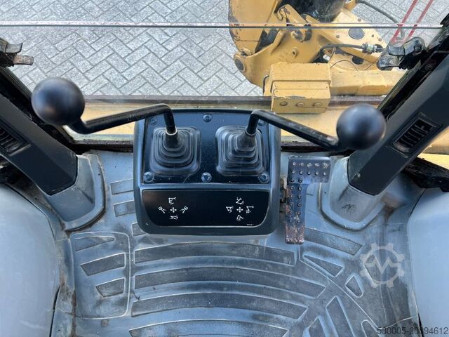 Exkavátor/rakodógép kombináció CAT 428E