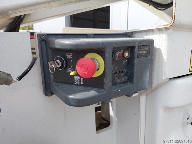 Schaarhoogwerker JLG 2630ES