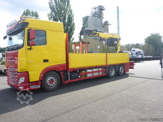 Vrachtwagen met dieplader (open) DAF XF 530 FAN Kran Hyva HC213 E3