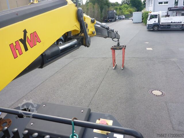 Vrachtwagen met dieplader (open) DAF XF 530 FAN Kran Hyva HC213 E3