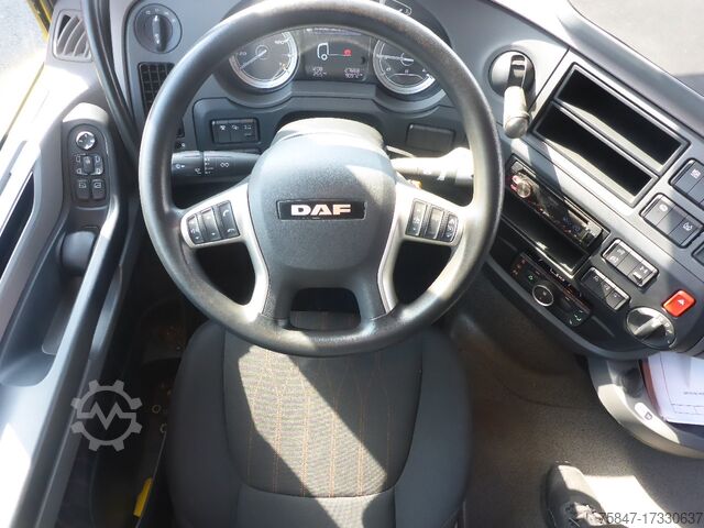 Vrachtwagen met dieplader (open) DAF XF 530 FAN Kran Hyva HC213 E3