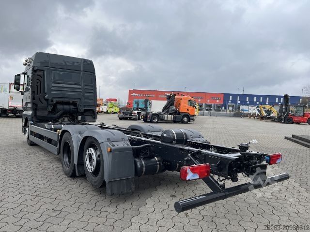 Drikkevarelastbil MAN TGX 26.500 6x2 Fahrgestell / Lenk-Liftachse /AHK