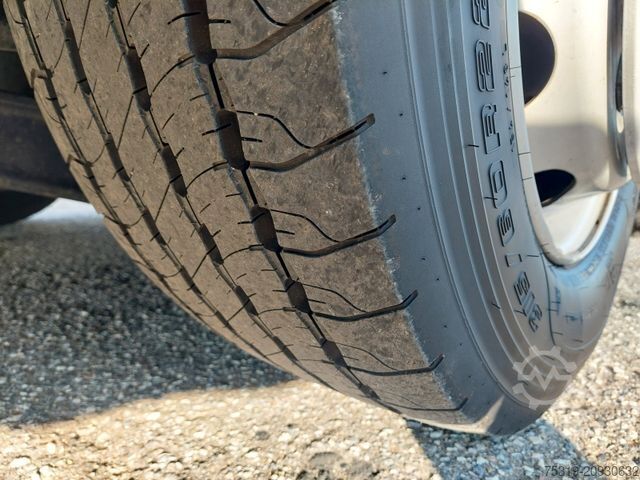 Jumbo-Lkw MAN TGX 18.470 LL + Gniotpol G-4080 120 m3 Durchbar