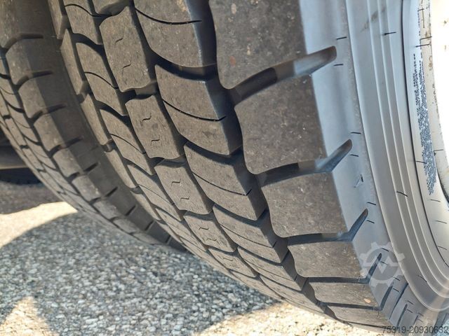 Jumbo-Lkw MAN TGX 18.470 LL + Gniotpol G-4080 120 m3 Durchbar