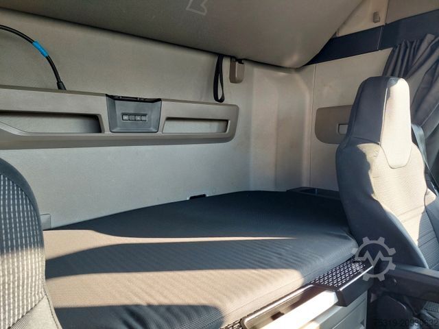 Jumbo-Lkw MAN TGX 18.470 LL + Gniotpol G-4080 120 m3 Durchbar