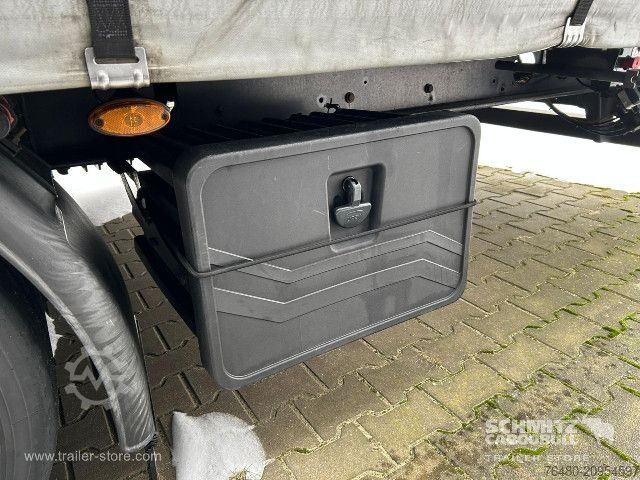 Öppen semitrailer med kapell Kögel Schiebeplane Mega