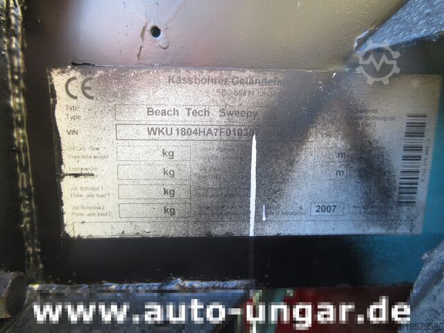 Strand schoonmakers Beachtech Sweepy walk-behind Beachcleaner Strandre