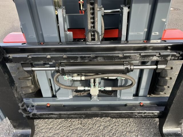 3 kerekű, 2 tonnás targonca, oldalsó eltolással, lítium akkumulátor, ujjhegy-vezérlés Mima TKC20