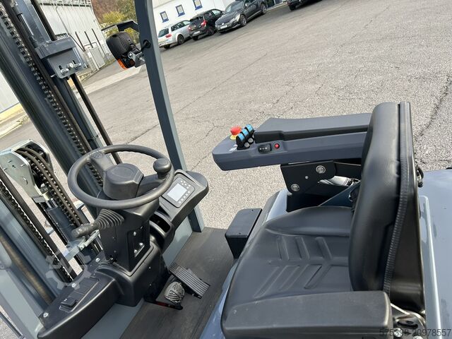 3 kerekű, 2 tonnás targonca, oldalsó eltolással, lítium akkumulátor, ujjhegy-vezérlés Mima TKC20