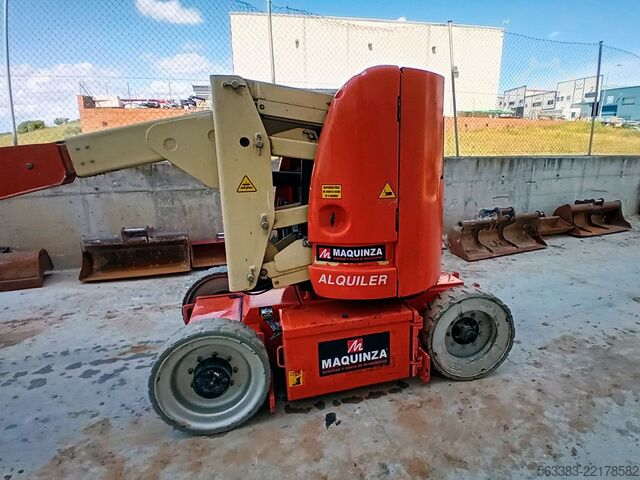 Knikarmhoogwerker JLG E300AJ