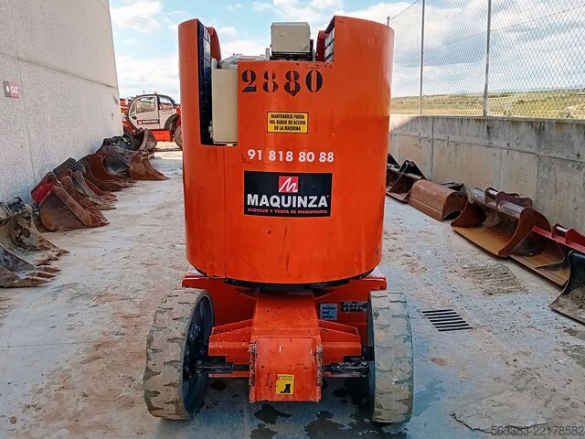 Knikarmhoogwerker JLG E300AJ