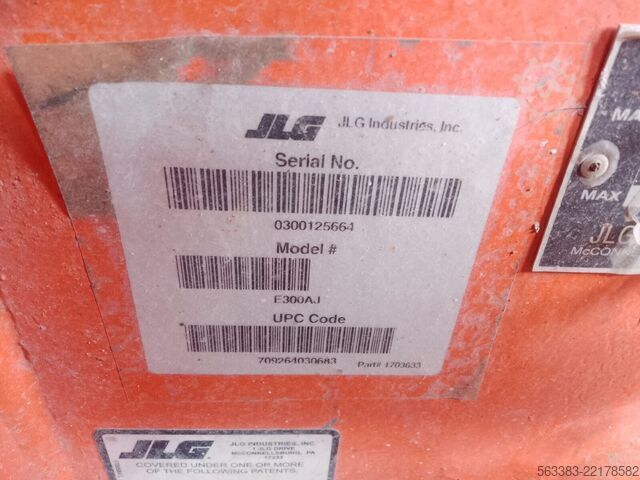 Knikarmhoogwerker JLG E300AJ