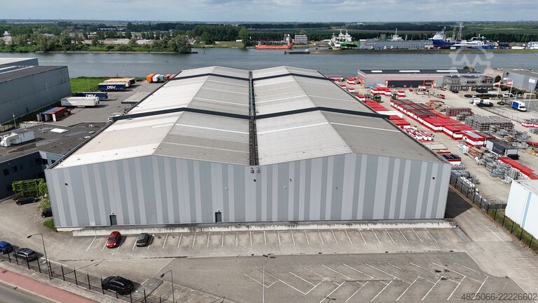 Acélszerkezet 9.800 m² Steelconstruction 9.800m² 