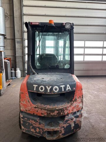 Dieselové vysokozdvižné vozíky Toyota 02-8FDJF35 Dieselstapler