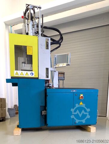 Vstřikovací stroj BOY 35 A VV