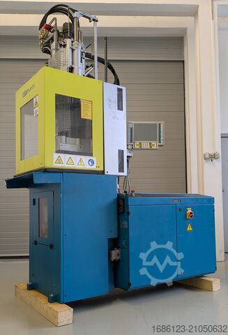 Vstřikovací stroj BOY 35 A VV