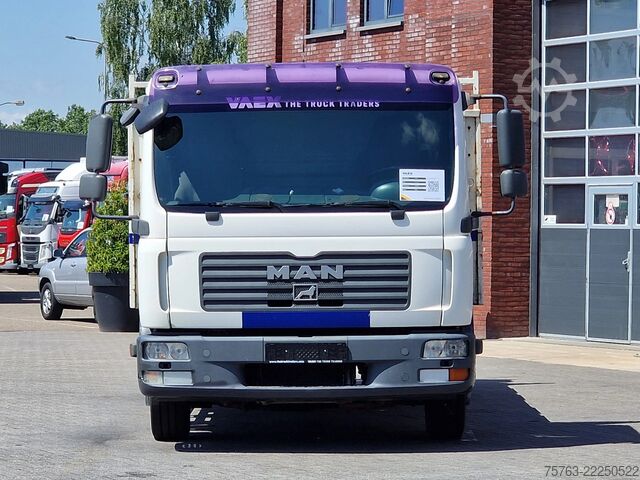 Vrachtwagen met kraan MAN TGL 12.210 - HIAB 077 DUO Crane / Grua - Manual...
