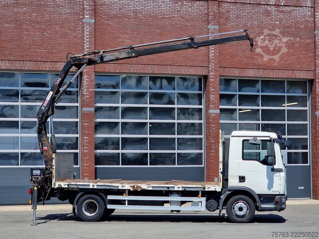 Vrachtwagen met kraan MAN TGL 12.210 - HIAB 077 DUO Crane / Grua - Manual...