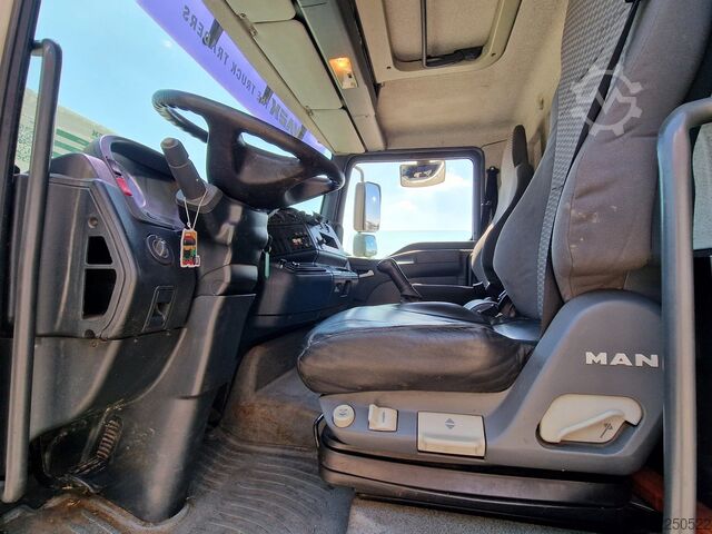 Vrachtwagen met kraan MAN TGL 12.210 - HIAB 077 DUO Crane / Grua - Manual...