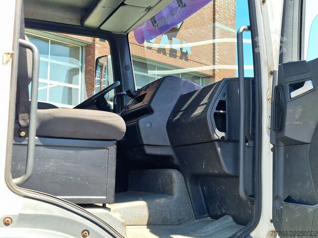 Vrachtwagen met kraan MAN TGL 12.210 - HIAB 077 DUO Crane / Grua - Manual...