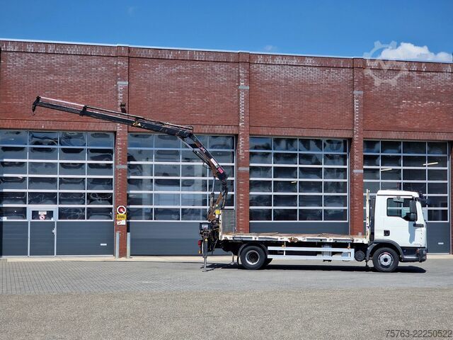 Vrachtwagen met kraan MAN TGL 12.210 - HIAB 077 DUO Crane / Grua - Manual...