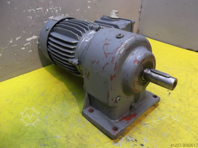 Getriebemotor 0,55 kW 66 U/min Emod EEDF80S/4