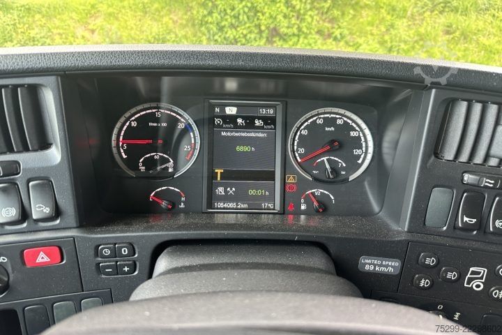 Standart çekici ünitesi Scania R560 4x2 Retarder / Swiss-Vehicle