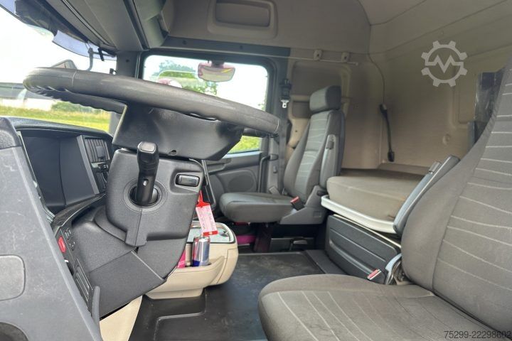 Standart çekici ünitesi Scania R560 4x2 Retarder / Swiss-Vehicle