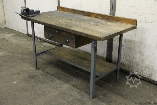 Workbench with vise unbekannt 1500/730/H920 mm