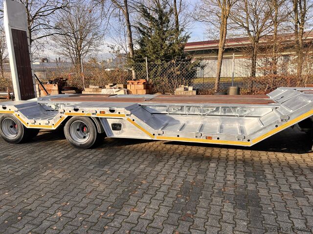 Low loader trailer Möslein T 4 VB H1 R  neuer 4 Achs Tieflader + Radmulden