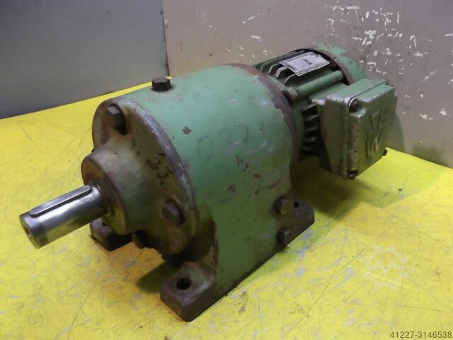 Motor cu transmisie 0,37 kW 32,5 rpm SEW-EURODRIVE R53WD71D-4