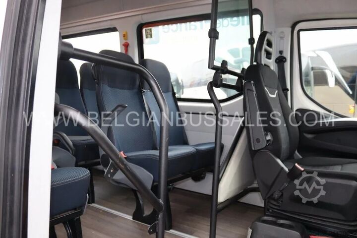 Minibus Iveco DAILY / A65C18/  Airco / Automatic / Lift