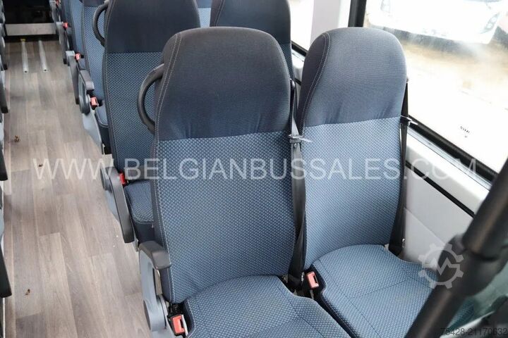 Minibus Iveco DAILY / A65C18/  Airco / Automatic / Lift