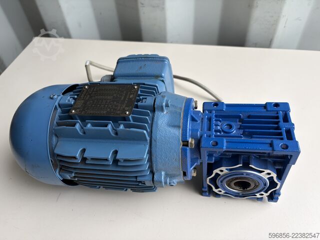  Lenze GSN04-1NHAR DERA071-32 Getriebemotor DERA071-32 0,37 kW 140 U Lenze GSN04-1NHAR DERA071-32 Getriebemotor DERA071-32 0,37 kW 140 U