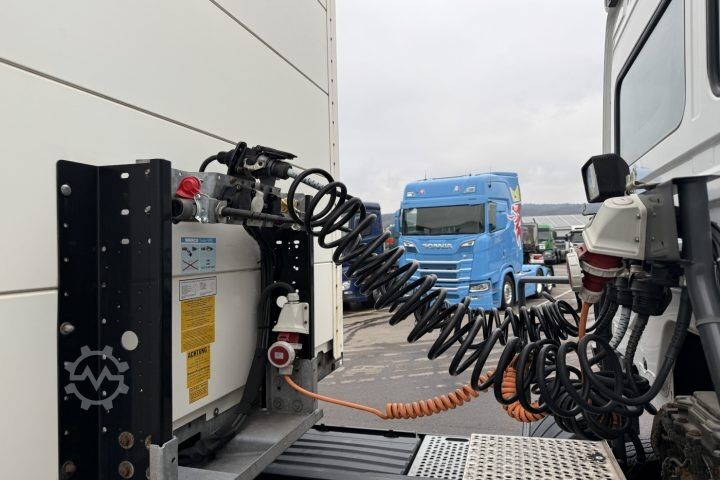 Tractor estándar Mercedes-Benz Atego 1327 SZM+Auflieger / Swiss-Vehicle