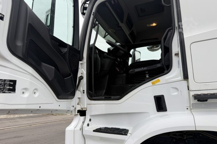 Camión volquete trilateral Mercedes-Benz Arocs 3245 8x4 Meiller-Kipper / Swiss-Vehicle