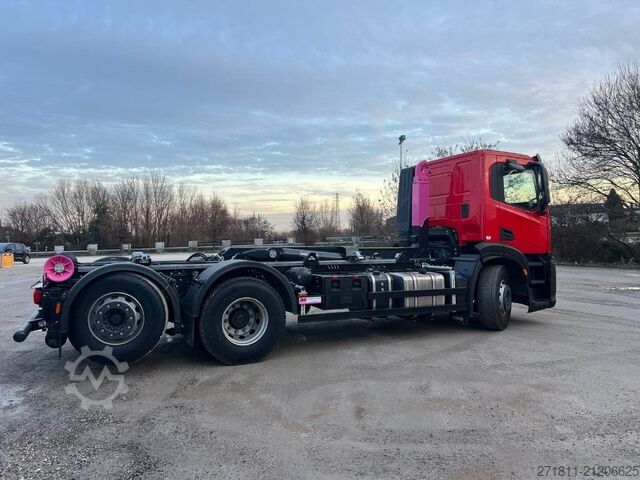 Roll-off tipper truck IVECO IVECO X-WAY AD260 SCARRABILE
