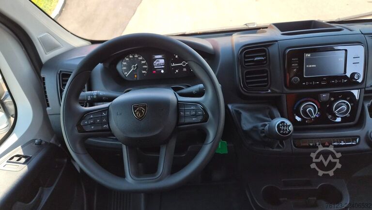 Furgone a tetto alto PEUGEOT Boxer  Hochraum 9 Sitzer L3H2 verglast BlueHDi