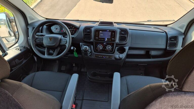 Furgone a tetto alto PEUGEOT Boxer  Hochraum 9 Sitzer L3H2 verglast BlueHDi