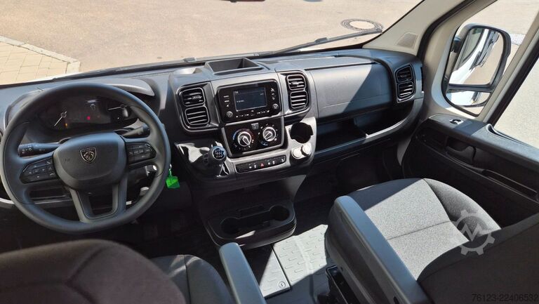 Furgone a tetto alto PEUGEOT Boxer  Hochraum 9 Sitzer L3H2 verglast BlueHDi