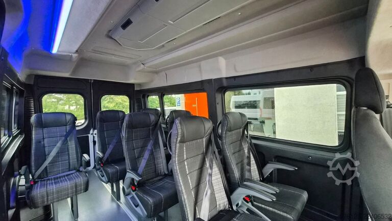 Furgone a tetto alto PEUGEOT Boxer  Hochraum 9 Sitzer L3H2 verglast BlueHDi